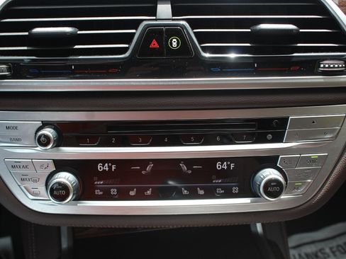 Used 2020 BMW 750i xDrive 750i xDrive image 9