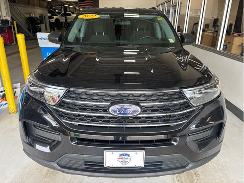 Used 2022 Ford Explorer XLT AWD/4WD image 3