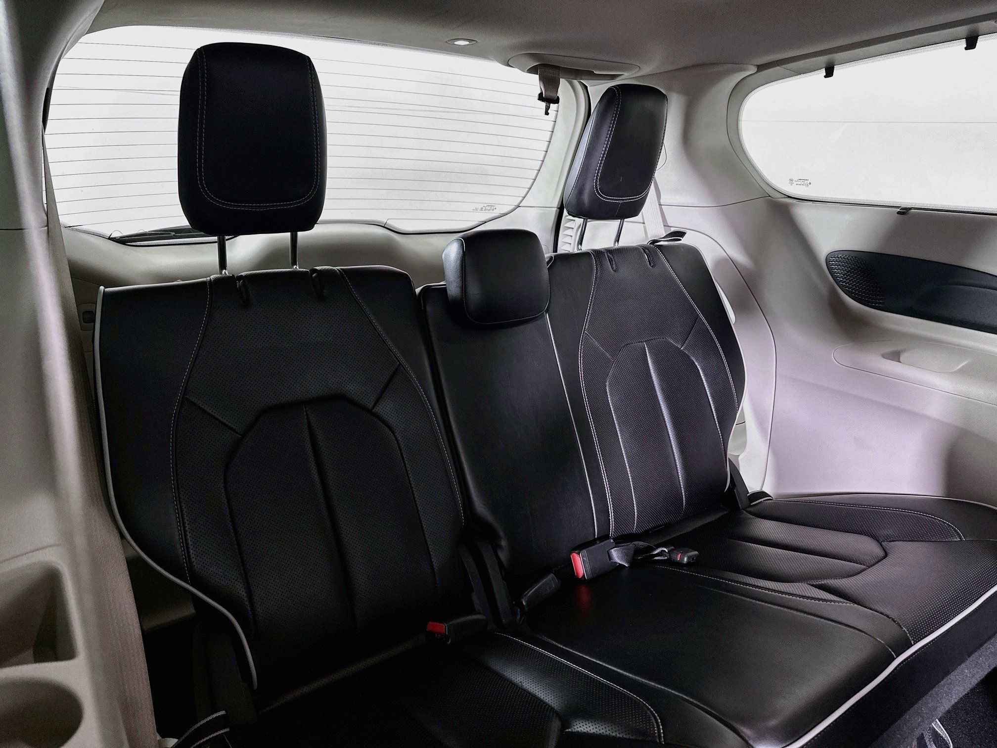 Used 2023 Chrysler Pacifica Limited FWD image 27