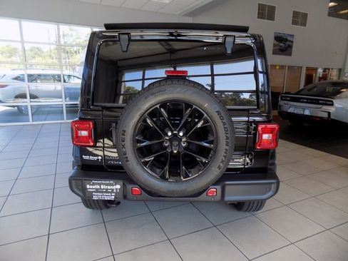 Certified 2025 Jeep Wrangler Unlimited Sahara w/ Safety Group AWD/4WD image 7