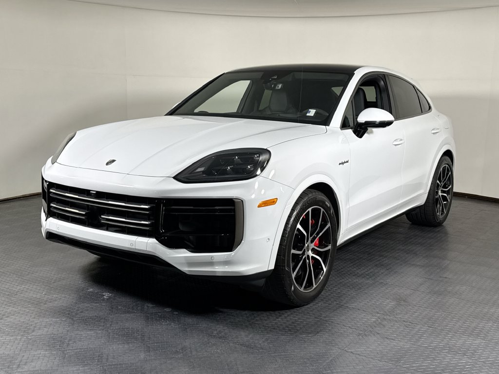 Certified 2025 Porsche Cayenne Turbo AWD/4WD image 1