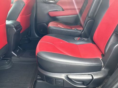 Used 2021 Toyota Highlander XSE image 14