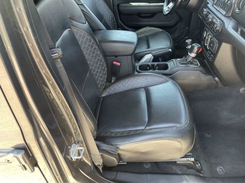 Used 2021 Jeep Gladiator Overland AWD/4WD image 34