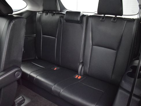 Used 2024 Toyota Highlander XLE AWD/4WD image 14