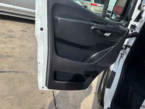Used 2025 Mercedes-Benz Sprinter 2500 image 15