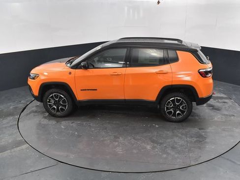 New 2026 Jeep Compass Trailhawk w/ Trailer Tow Group AWD/4WD image 38