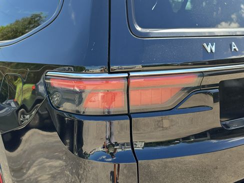 Used 2024 Jeep Wagoneer Series II w/ Flexible Seating Group AWD/4WD image 10