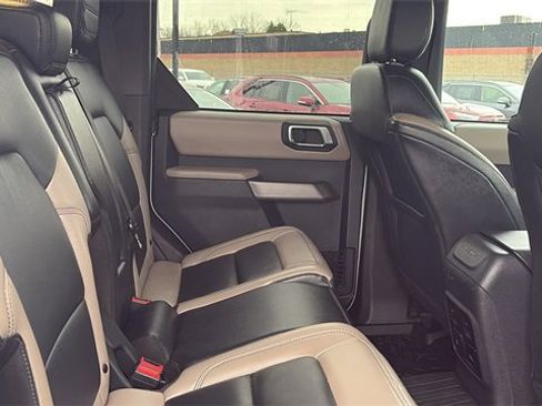 Used 2023 Ford Bronco Wildtrak image 28