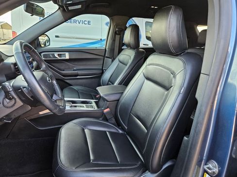 Used 2020 Ford Explorer XLT w/ Equipment Group 202A RWD image 12