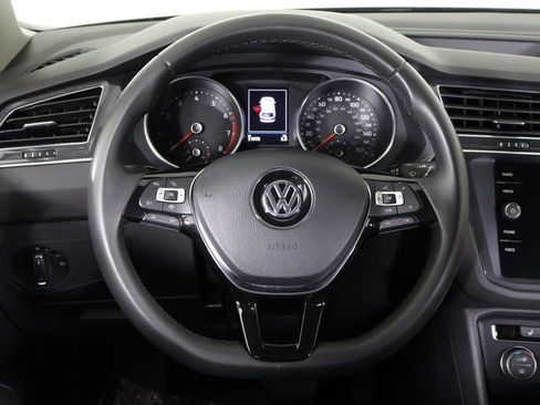 Used 2020 Volkswagen Tiguan SE image 37