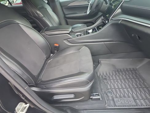 Used 2024 Jeep Grand Cherokee L Laredo RWD image 22