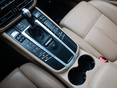 Used 2020 Porsche Macan image 41