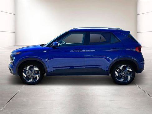 New 2025 Hyundai Venue SEL image 3