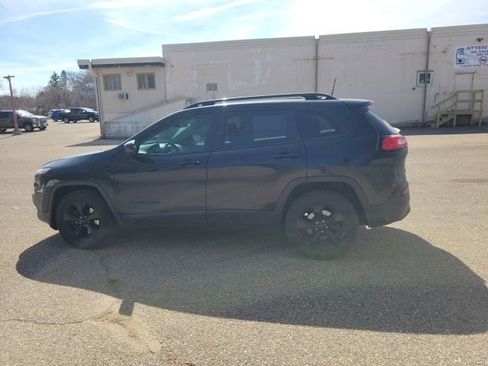 Used 2016 Jeep Cherokee Latitude w/ Cold Weather Group image 24
