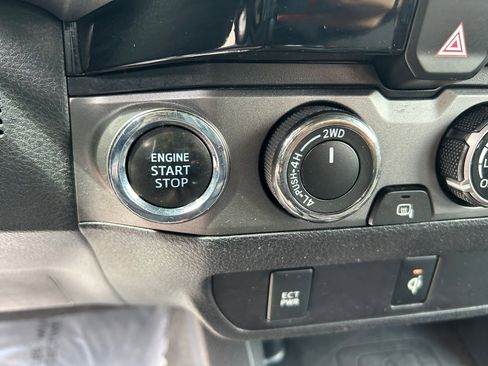 Used 2017 Toyota Tacoma TRD Sport w/ Tow Package (A/T) AWD/4WD image 18