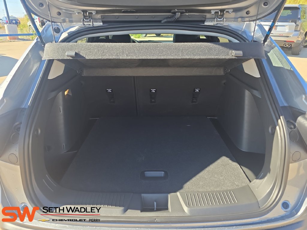 New 2026 Chevrolet Trax LT w/ Midnight Edition FWD image 13