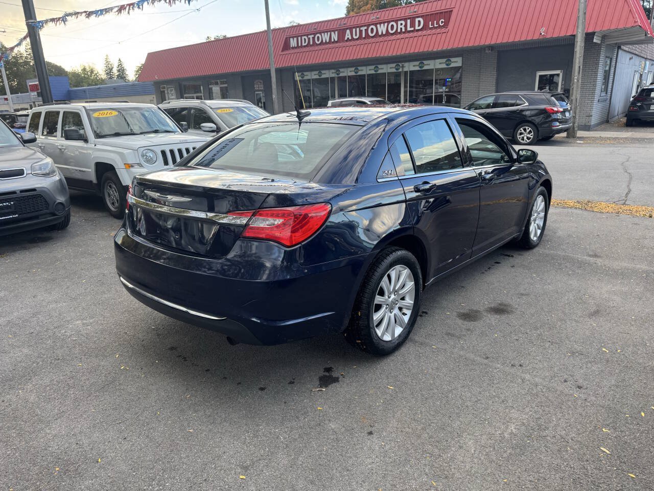 Used 2013 Chrysler 200 Touring FWD image 5