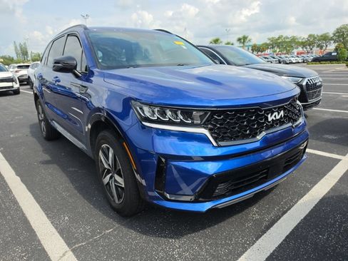 Certified 2023 Kia Sorento EX FWD image 3