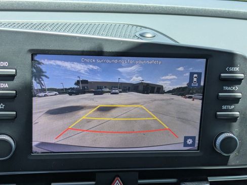 Used 2023 Hyundai Elantra SEL FWD image 18