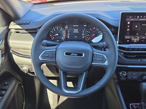 New 2026 Jeep Compass Latitude image 18