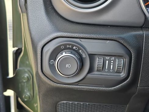 Used 2022 Jeep Wrangler Unlimited Sport AWD/4WD image 25