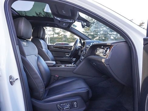 Used 2019 Bentley Bentayga V8 image 38