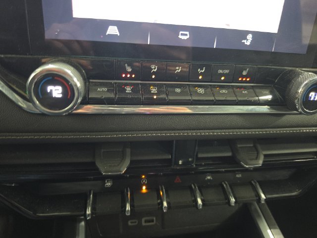 Used 2023 Chevrolet Colorado LT w/ LT Convenience Package III AWD/4WD image 10