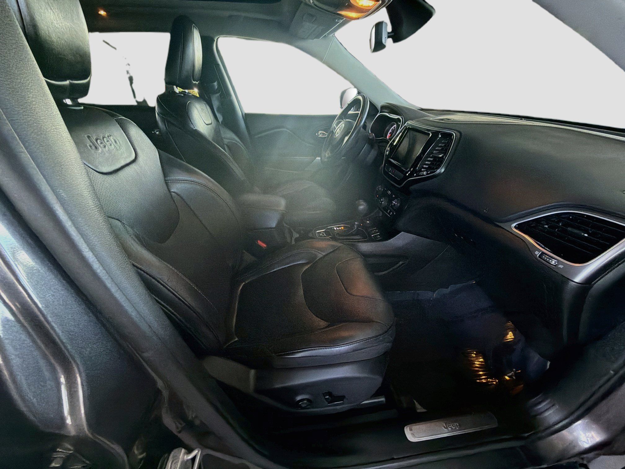 Used 2019 Jeep Cherokee Limited AWD/4WD image 33