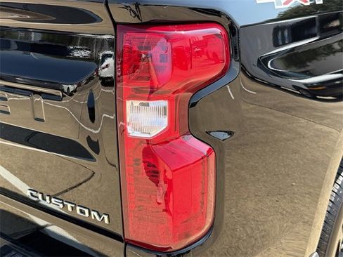Used 2025 Chevrolet Silverado 1500 Custom image 32