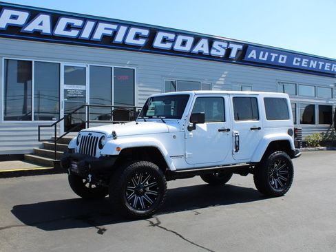 Used 2017 Jeep Wrangler Unlimited Sahara AWD/4WD image 1