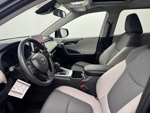 Used 2025 Toyota RAV4 XLE w/ Convenience Package FWD image 9