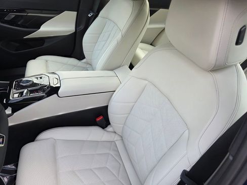 Used 2026 BMW 530i w/ M Sport Package image 9