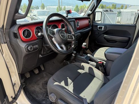Used 2020 Jeep Gladiator Rubicon AWD/4WD image 11