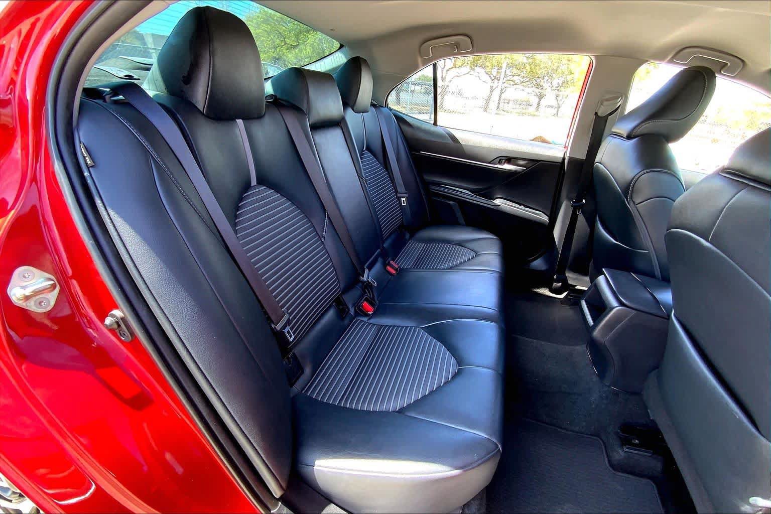 Used 2019 Toyota Camry SE w/ Convenience Package FWD image 19