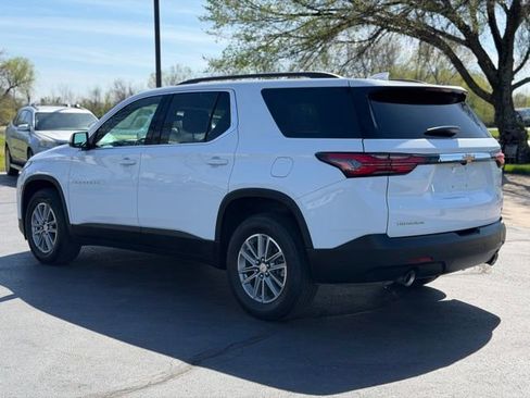 Used 2023 Chevrolet Traverse LT FWD image 5