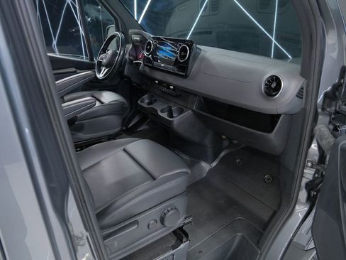 Used 2021 Mercedes-Benz Sprinter 2500 image 58