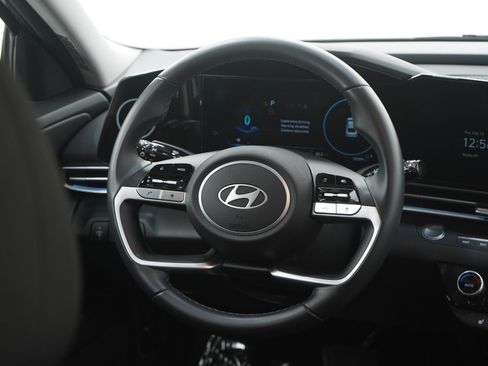 Used 2025 Hyundai Elantra SEL image 14