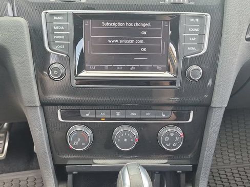 Used 2015 Volkswagen GTI SE FWD image 15