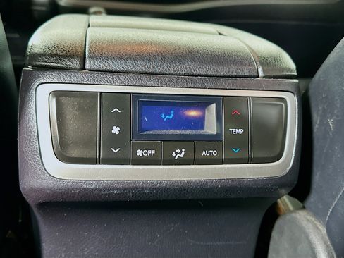 Used 2014 Toyota Highlander XLE image 25