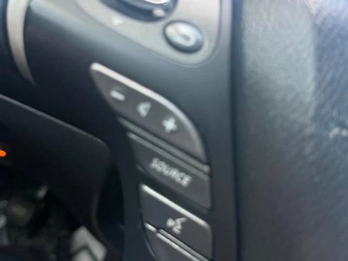 Used 2019 Nissan Pathfinder SL AWD/4WD image 14