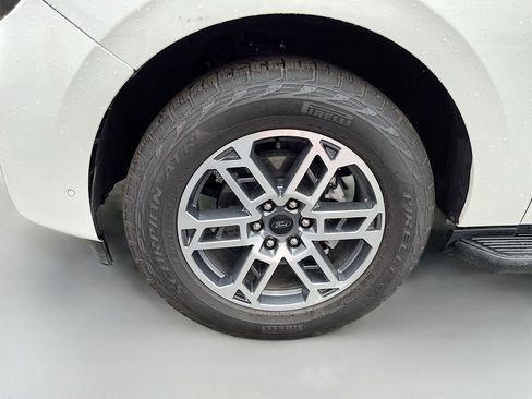 Used 2025 Ford Expedition Active AWD/4WD image 34