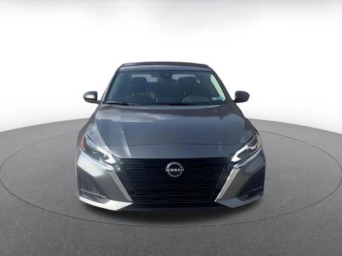 Used 2025 Nissan Altima 2.5 SV FWD image 4