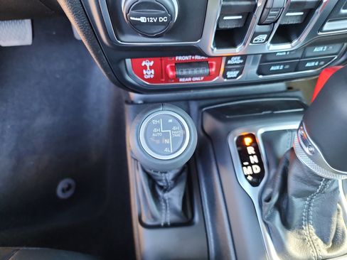 New 2025 Jeep Gladiator Rubicon image 8