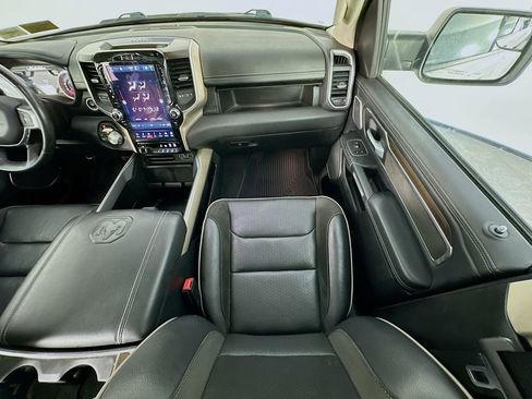 Used 2022 RAM 1500 Laramie AWD/4WD image 11