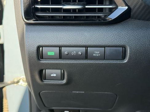 Used 2025 Nissan Sentra SR FWD image 18