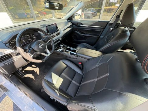 Used 2024 Nissan Altima 2.5 SR FWD image 11