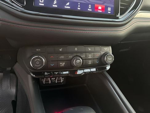 Certified 2025 Dodge Durango GT image 34