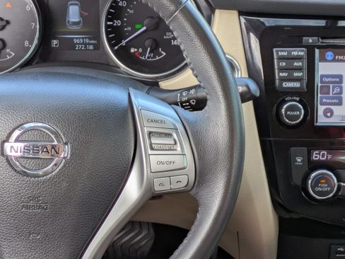 Used 2016 Nissan Rogue SL w/ SL Premium Package image 22