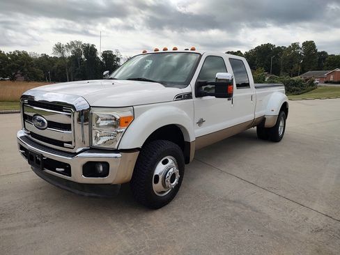 Used 2011 Ford F450 Lariat w/ Chrome Pkg image 3