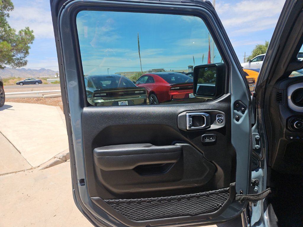 Used 2024 Jeep Wrangler Unlimited AWD/4WD image 12